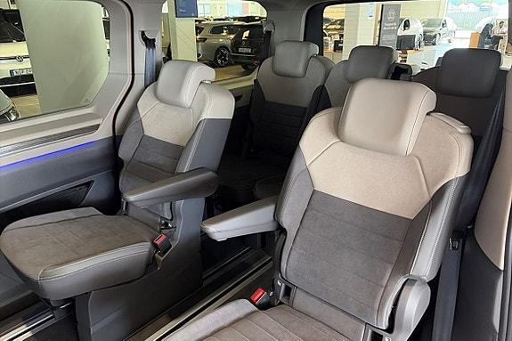 Volkswagen Multivan 23 of 25
