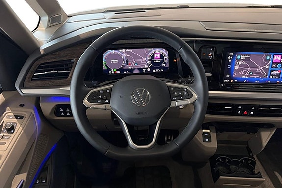 Volkswagen Multivan 12 of 25