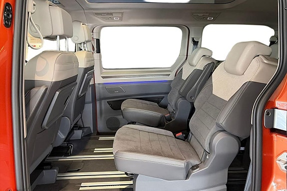 Volkswagen Multivan 21 of 25