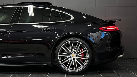Porsche Panamera Turbo 7 of 22