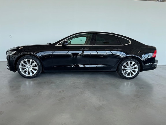 Volvo S90 2 of 5