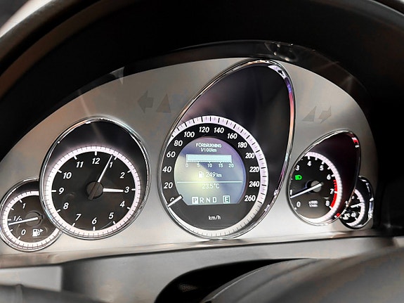 Mercedes-Benz E250 16 of 25