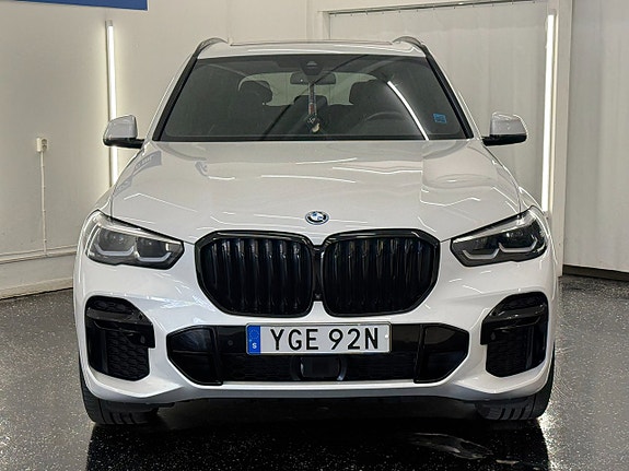 BMW X5 2 of 5