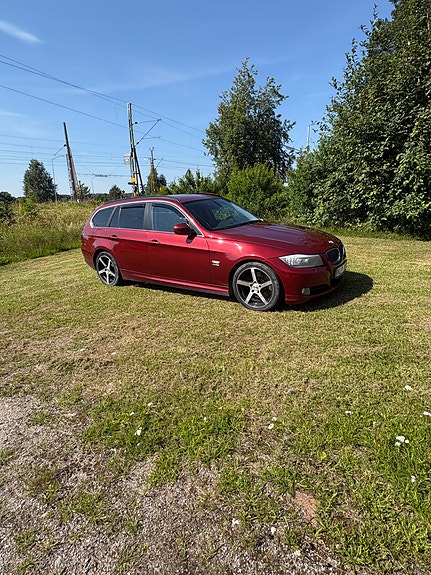 BMW 330d 3 of 8