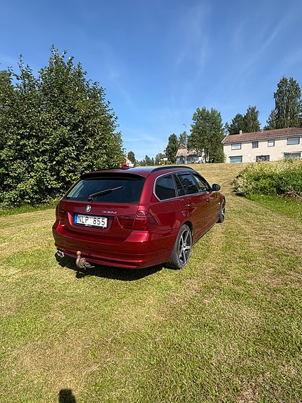 BMW 330d 4 of 8