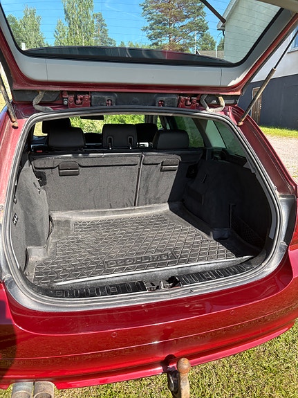 BMW 330d 6 of 8