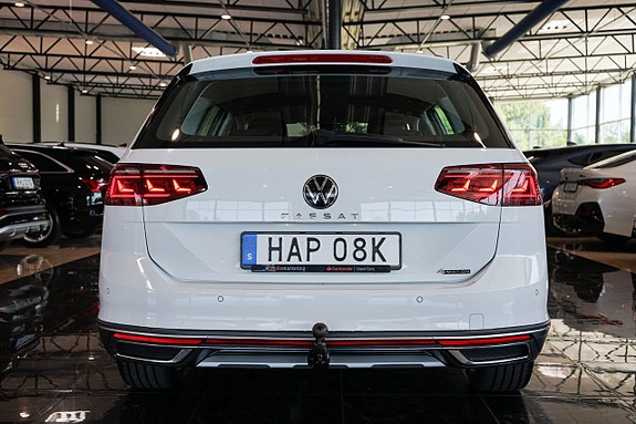 Volkswagen Passat Alltrack 8 of 30