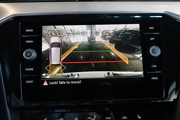 Volkswagen Passat Alltrack 23 of 30