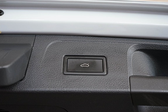 Volkswagen Passat Alltrack 12 of 30