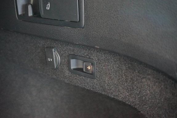 Volkswagen Passat Alltrack 13 of 30