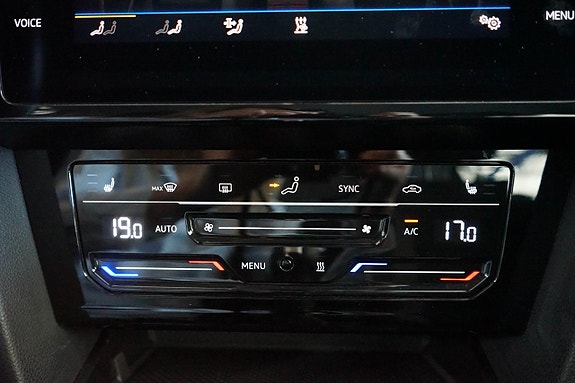Volkswagen Passat Alltrack 25 of 30