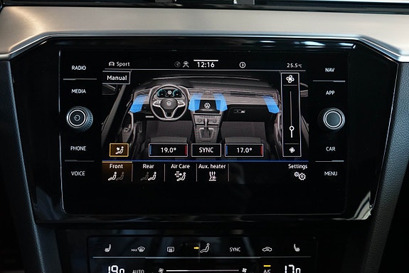 Volkswagen Passat Alltrack 24 of 30