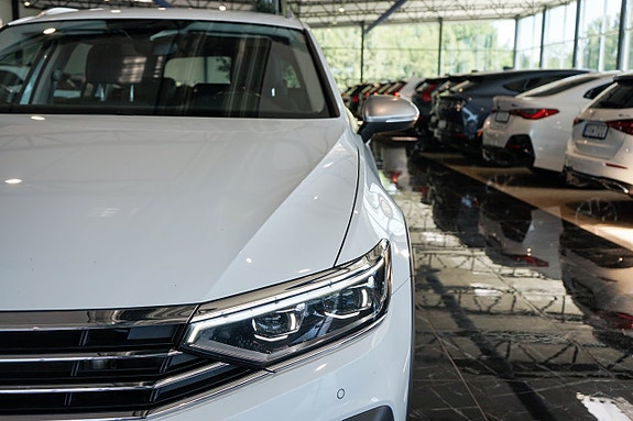 Volkswagen Passat Alltrack 4 of 30