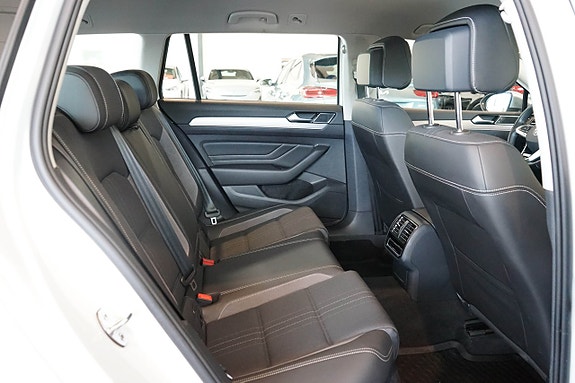 Volkswagen Passat Alltrack 14 of 30