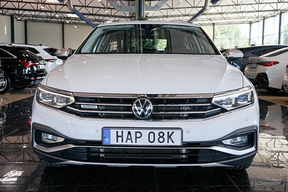 Volkswagen Passat Alltrack 3 of 30