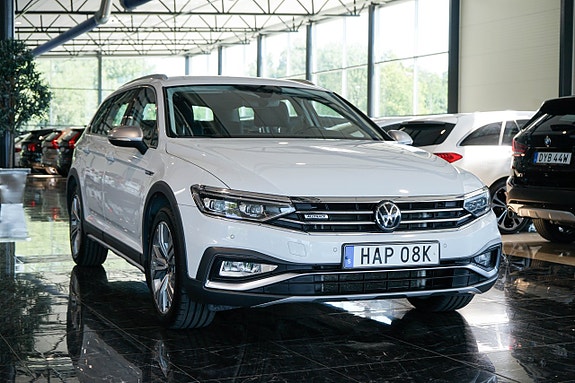 Volkswagen Passat Alltrack 2 of 30
