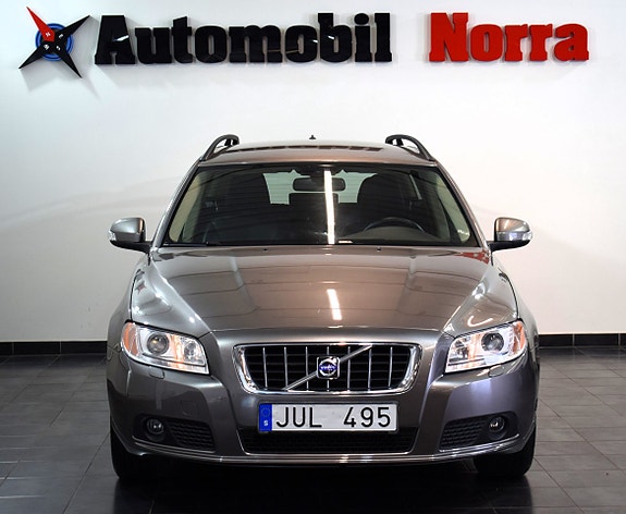 Volvo V70 3 of 5