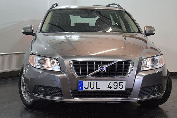 Volvo V70 2 of 5