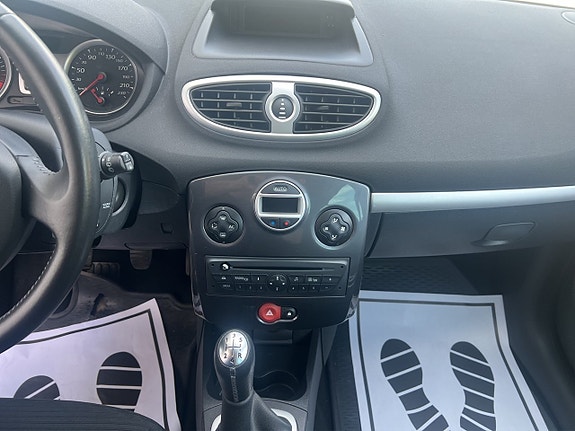 Renault Clio 12 of 19