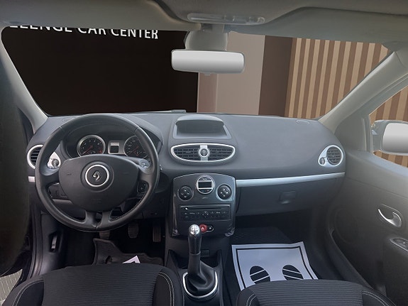 Renault Clio 11 of 19