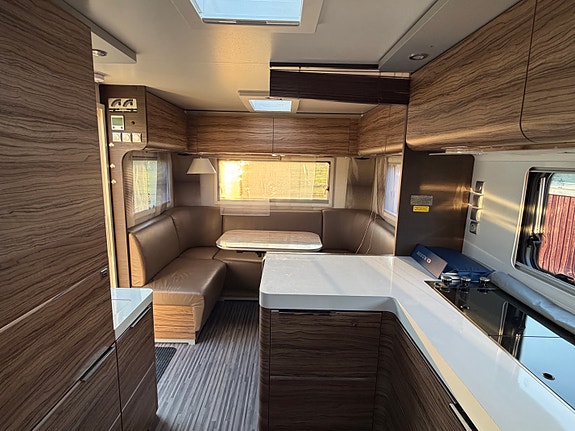 Adria Astella 563 PU Glam Edition 12 of 17
