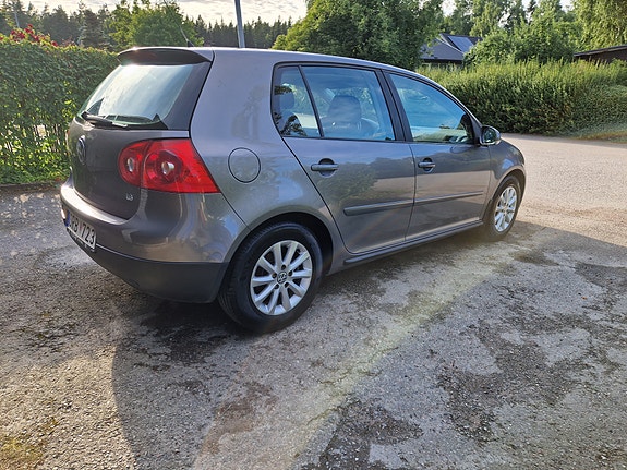 Volkswagen Golf V 2 of 4