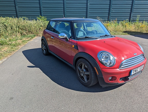 MINI Cooper 2 of 5