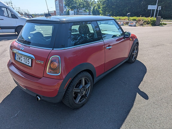 MINI Cooper 4 of 5