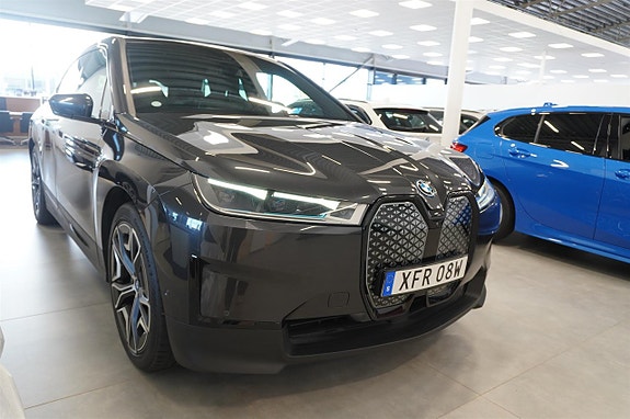 BMW iX 7 of 13