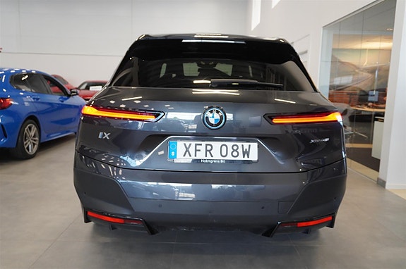 BMW iX 5 of 13