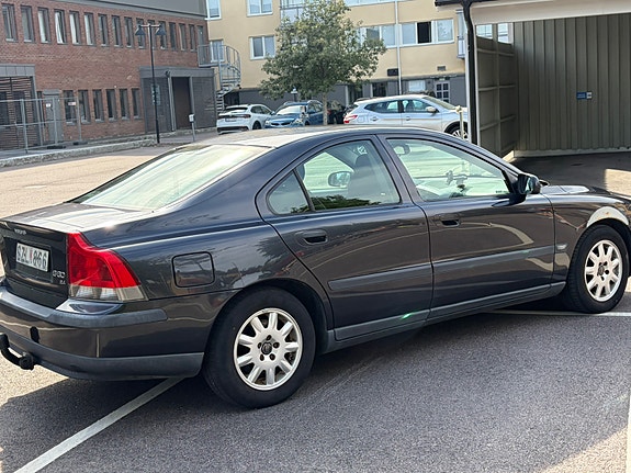 Volvo S60 3 of 5