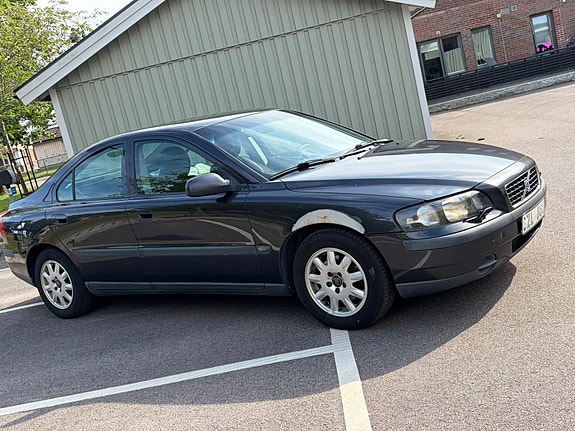 Volvo S60 4 of 5