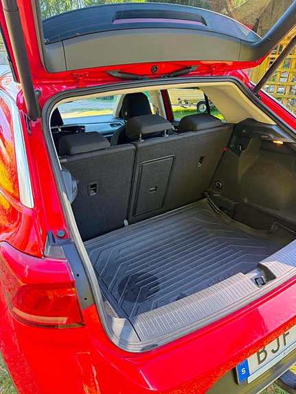 Volkswagen T-Roc 4 of 5