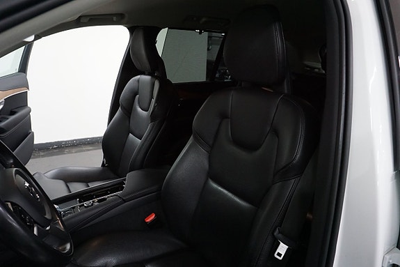 Volvo XC90 25 of 29