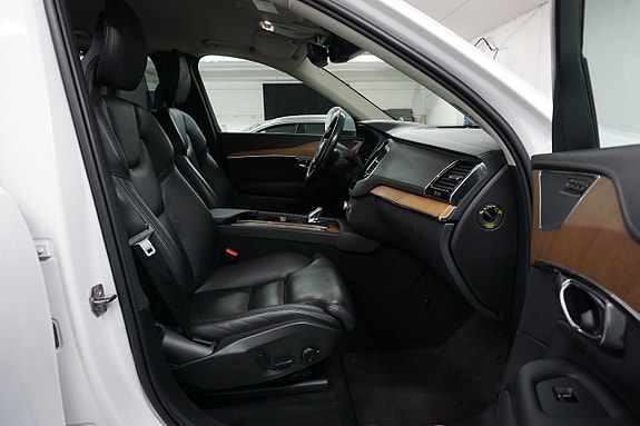 Volvo XC90 12 of 29