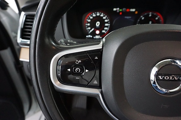 Volvo XC90 16 of 29