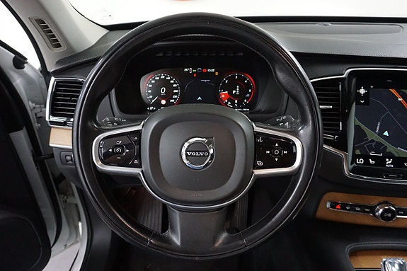 Volvo XC90 15 of 29
