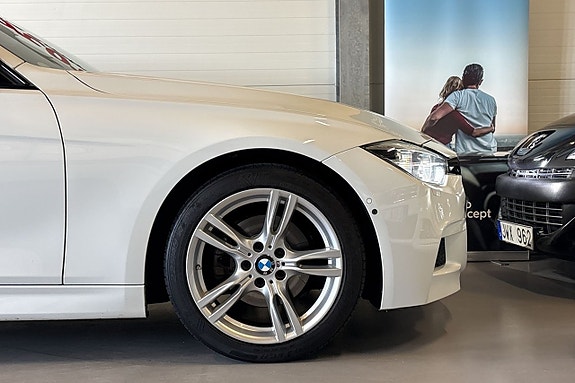 BMW 320d 13 of 27