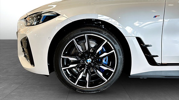 BMW i4 9 of 11