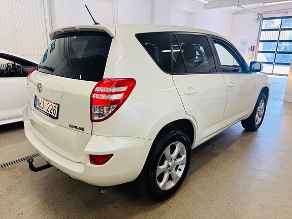 Toyota RAV4 15 of 24