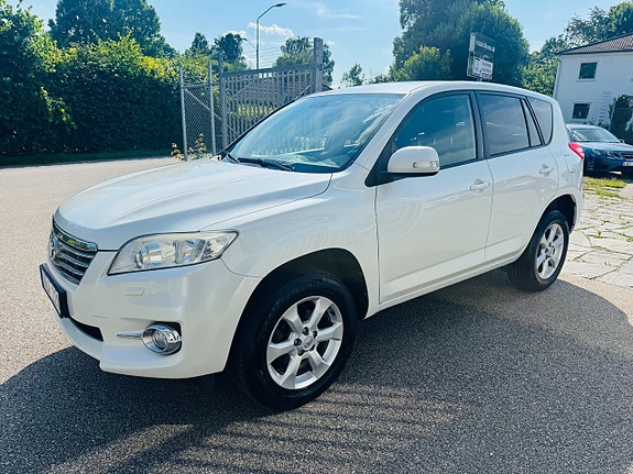 Toyota RAV4 9 of 24