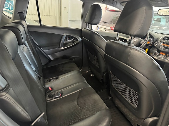 Toyota RAV4 18 of 24