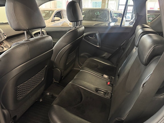 Toyota RAV4 19 of 24