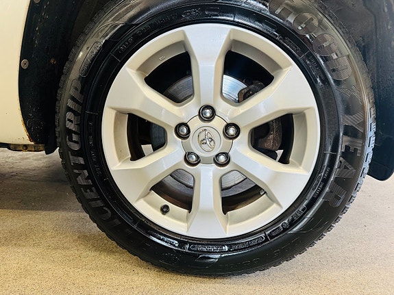 Toyota RAV4 11 of 24