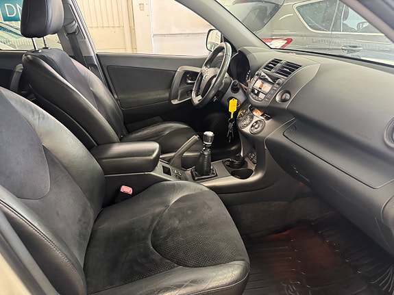 Toyota RAV4 17 of 24