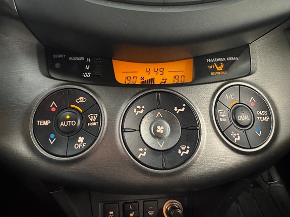 Toyota RAV4 24 of 24