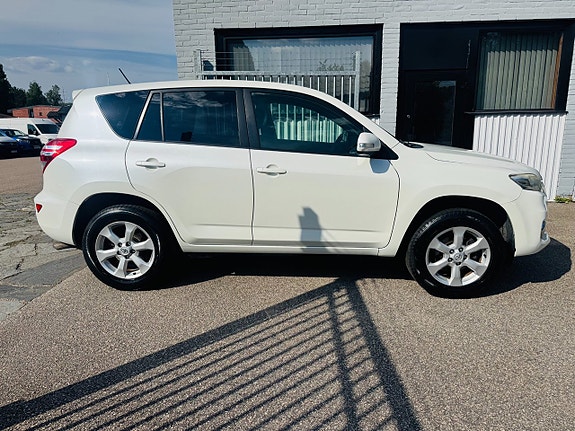 Toyota RAV4 10 of 24