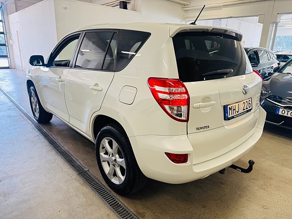 Toyota RAV4 16 of 24