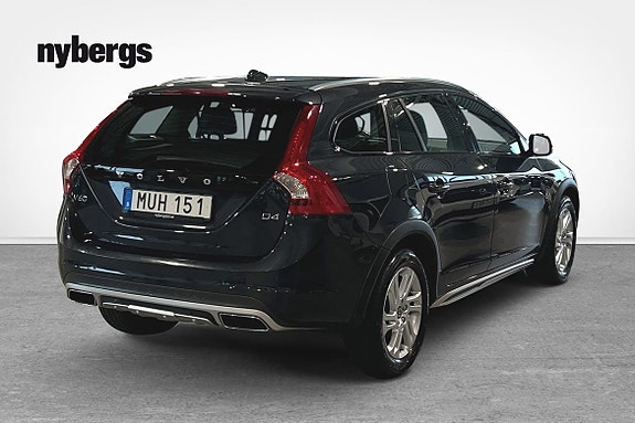 Volvo V60 Cross Country 4 of 5
