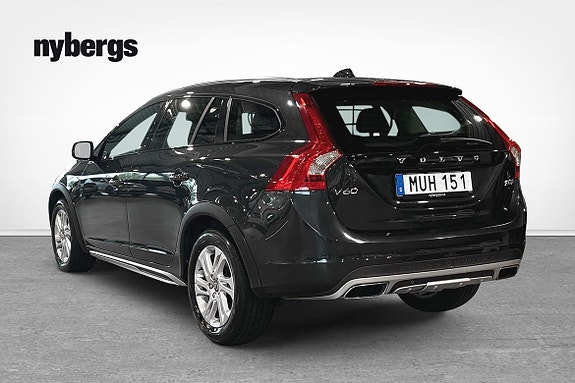 Volvo V60 Cross Country 3 of 5